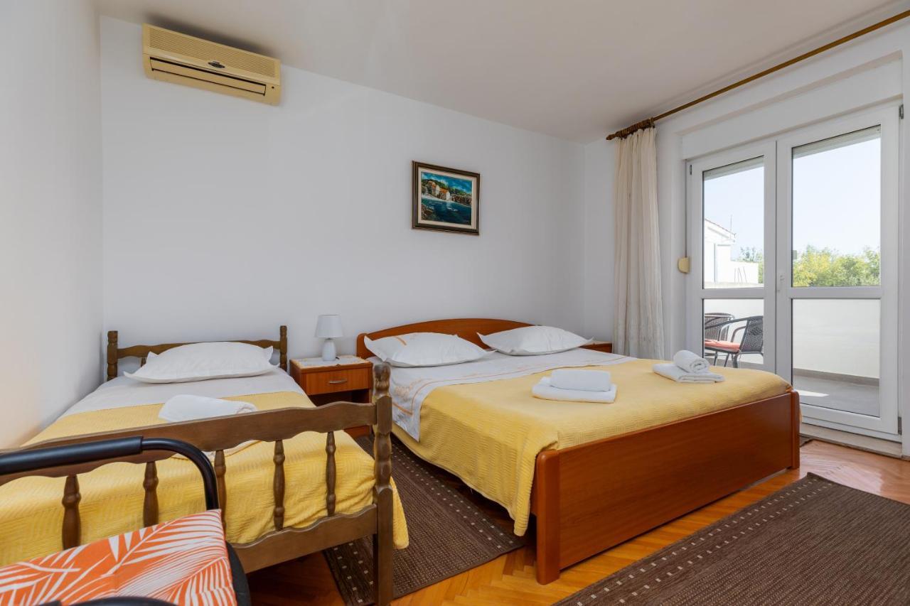 Apartments With A Parking Space Omis - 2745 Exterior foto