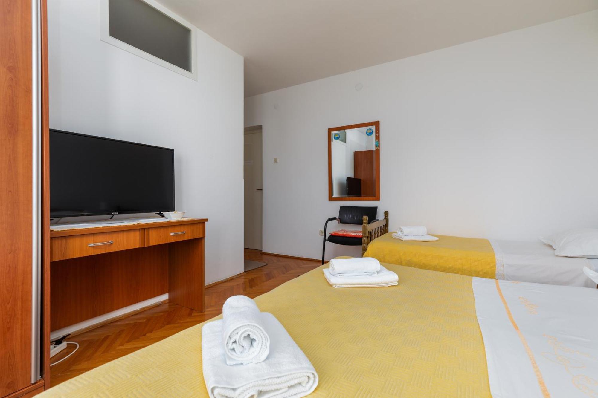Apartments With A Parking Space Omis - 2745 Habitación foto