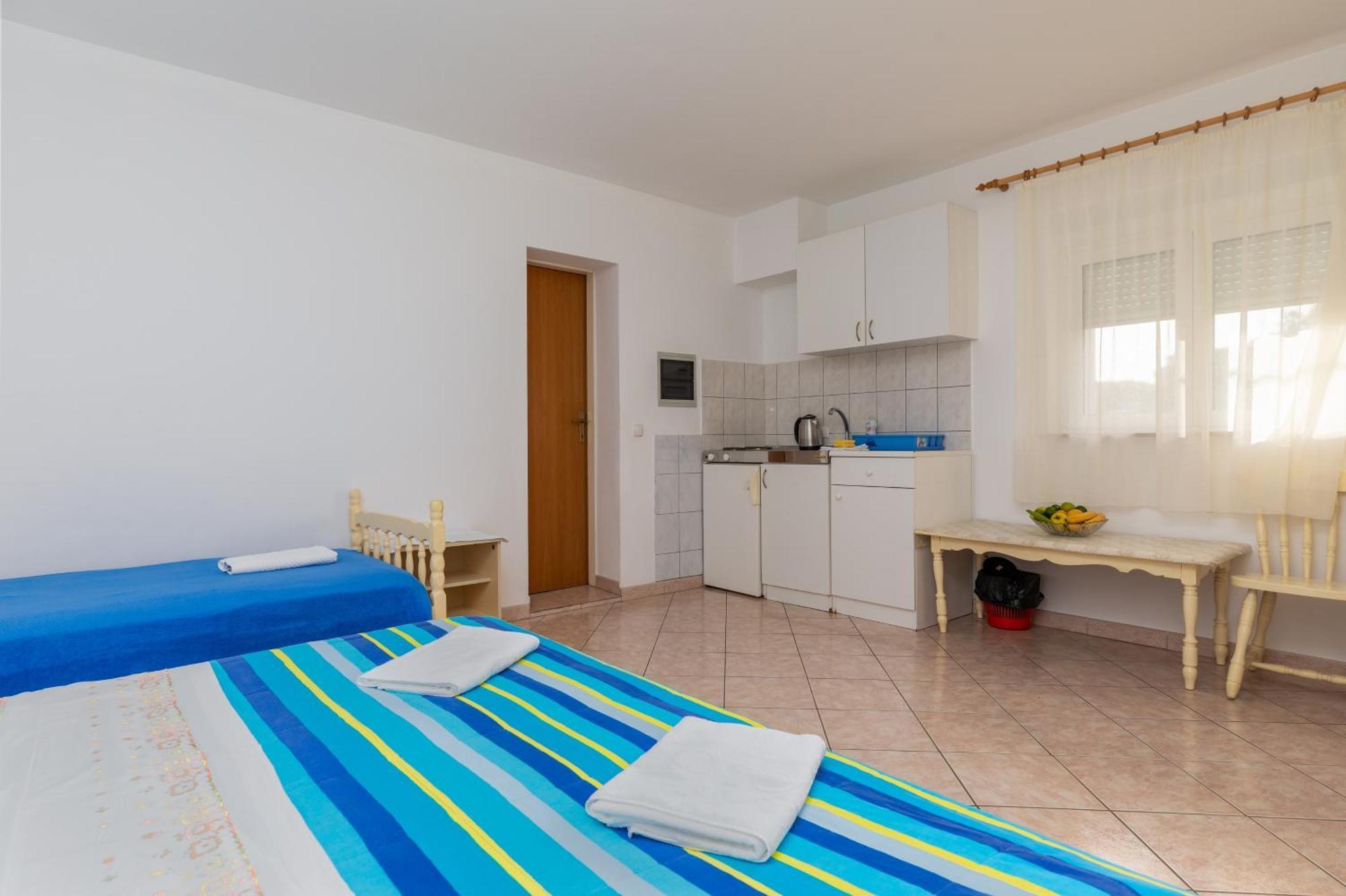 Apartments With A Parking Space Omis - 2745 Habitación foto